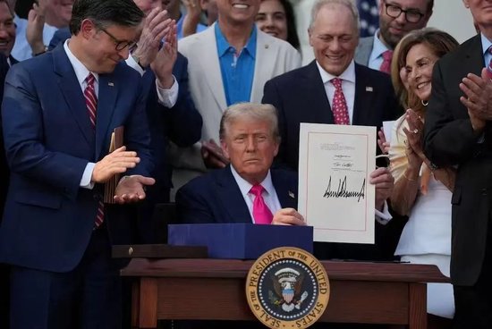 擒牛宝配资 特朗普签署“大而美”法案