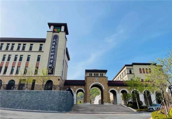 聚富人 学大教育大连文谷双语学校承办“感党恩·强国有我”开明研学活动